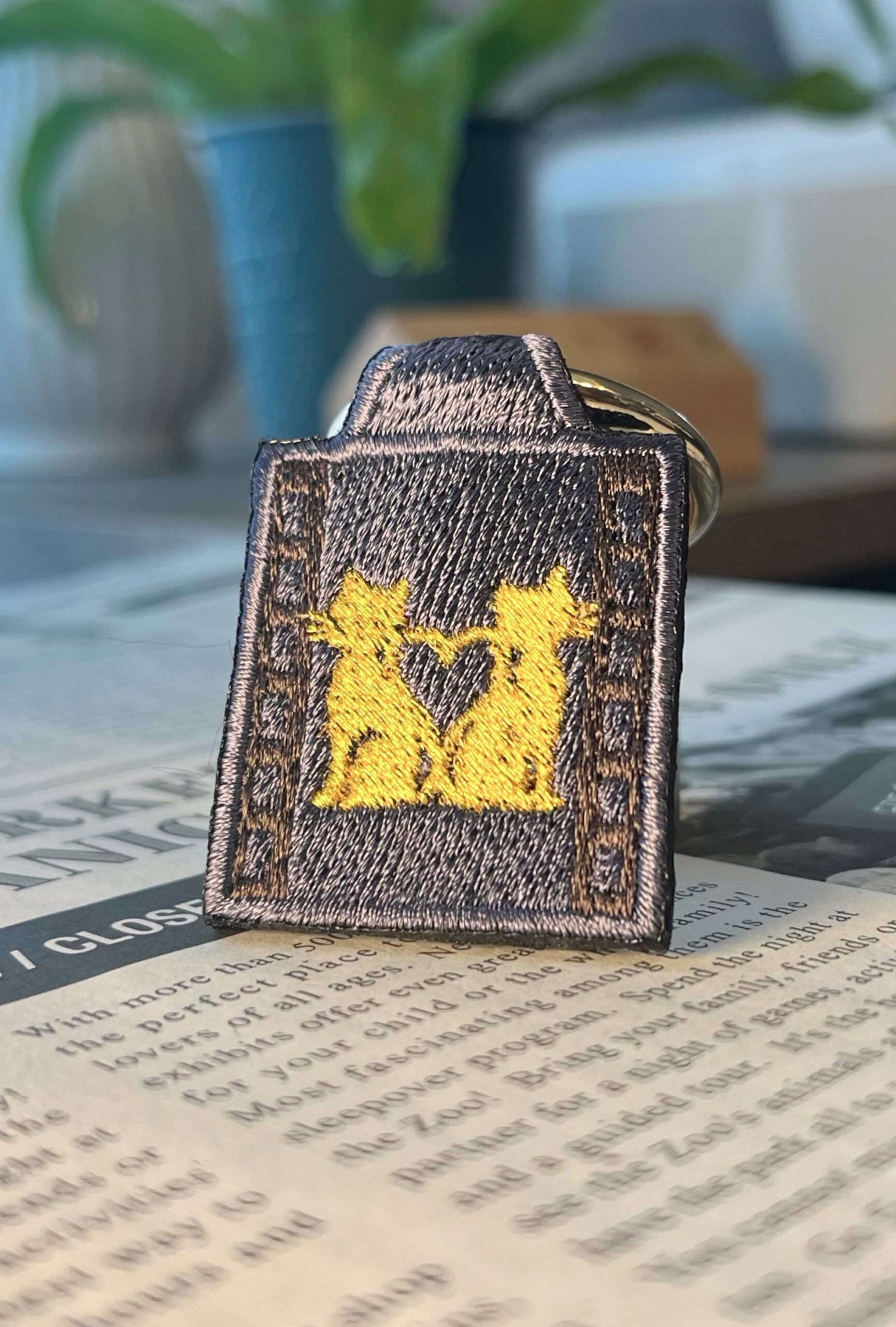 つがい猫の刺繍リング - 画像 (3)