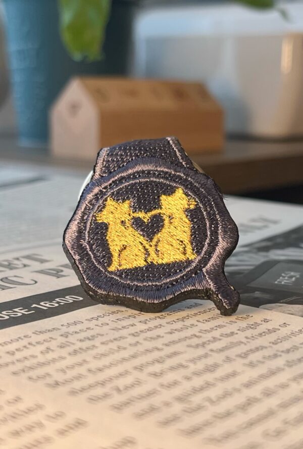 つがい猫の刺繍リング