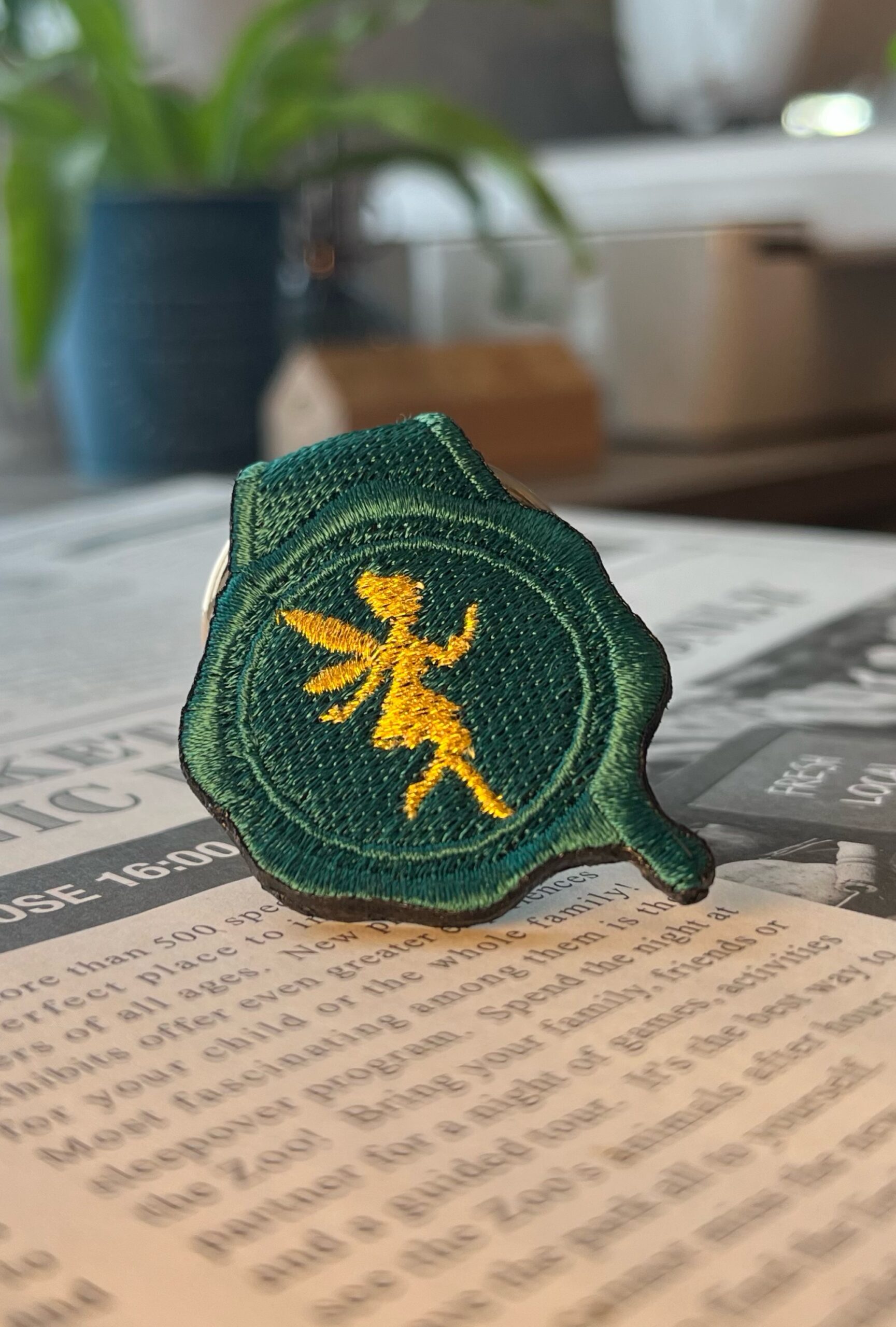 妖精の刺繍リング