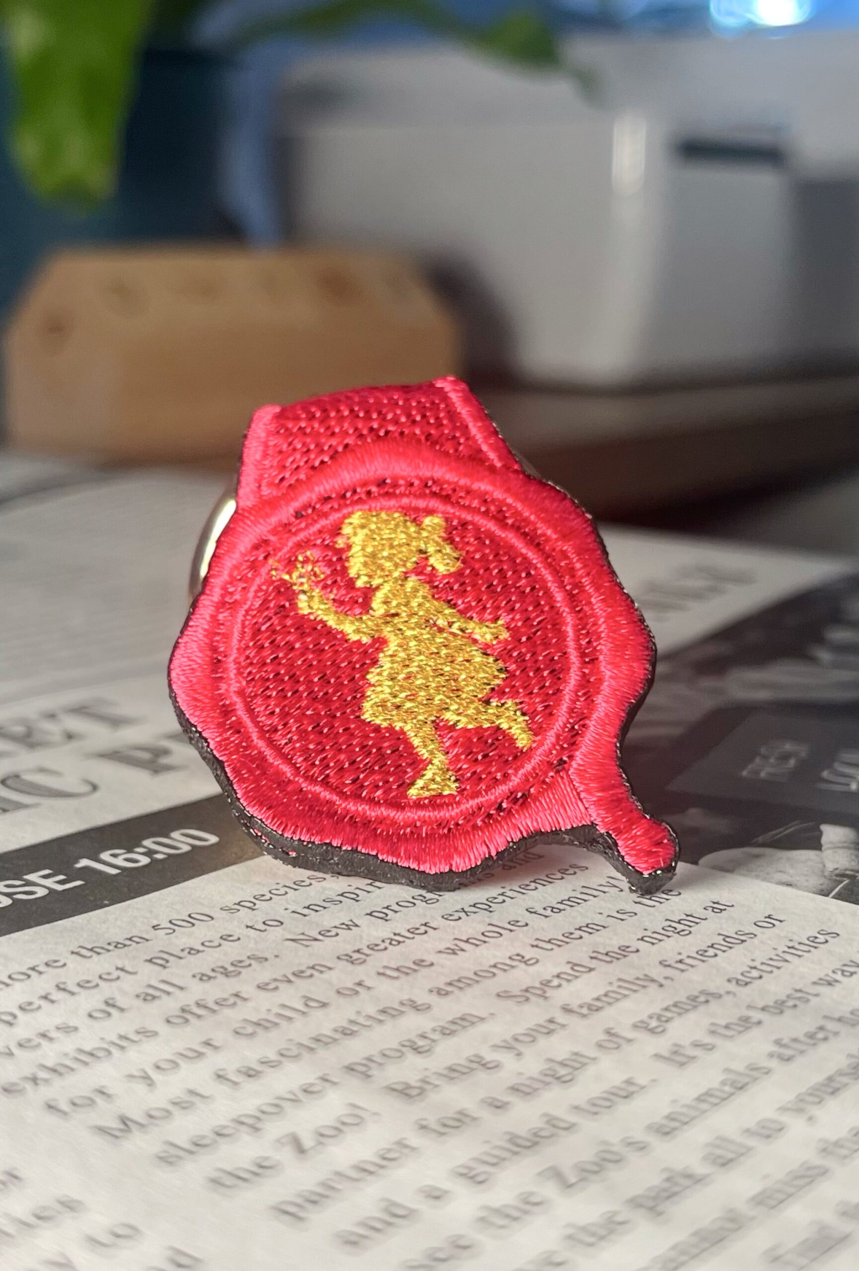 蝶と少女の刺繍リング