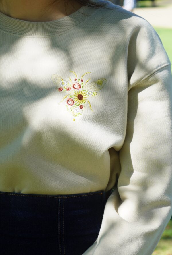 蜂のフローラルスウェット