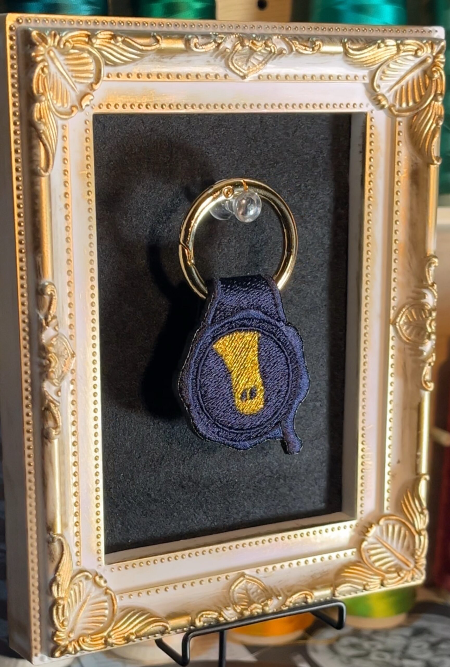 逆さまお化けの刺繍リング